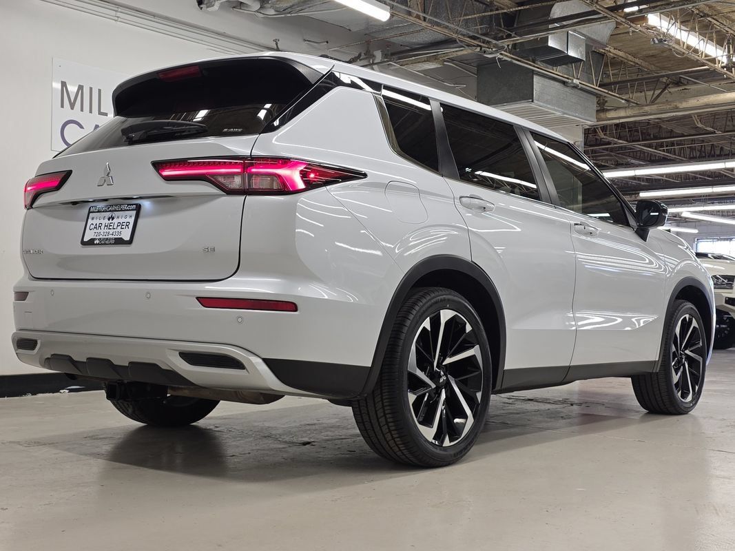 Used 2024 Mitsubishi Outlander AWD image 8