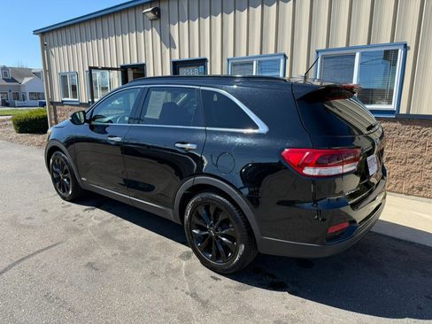 Used 2019 Kia Sorento S image 6