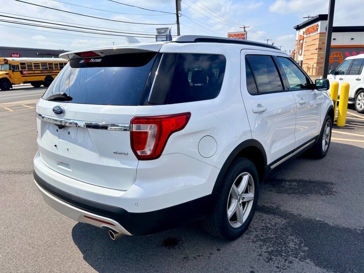 Used 2016 Ford Explorer XLT w/ Equipment Group 202A AWD/4WD image 6