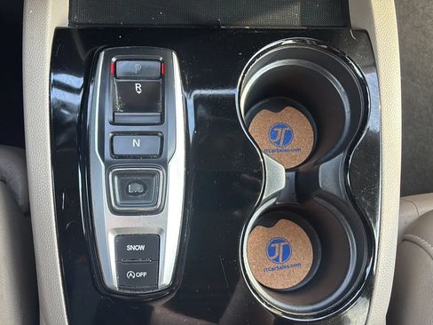 Used 2016 Honda Pilot Touring image 15