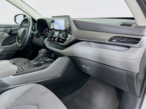 Certified 2020 Toyota Highlander LE image 29