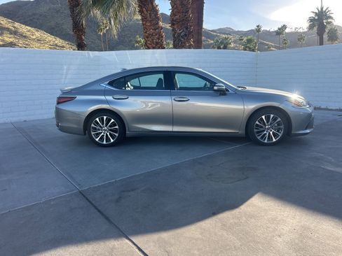 Used 2021 Lexus ES 300h w/ Premium Package image 4