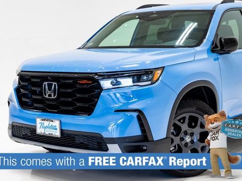 Used 2025 Honda Pilot TrailSport image 2