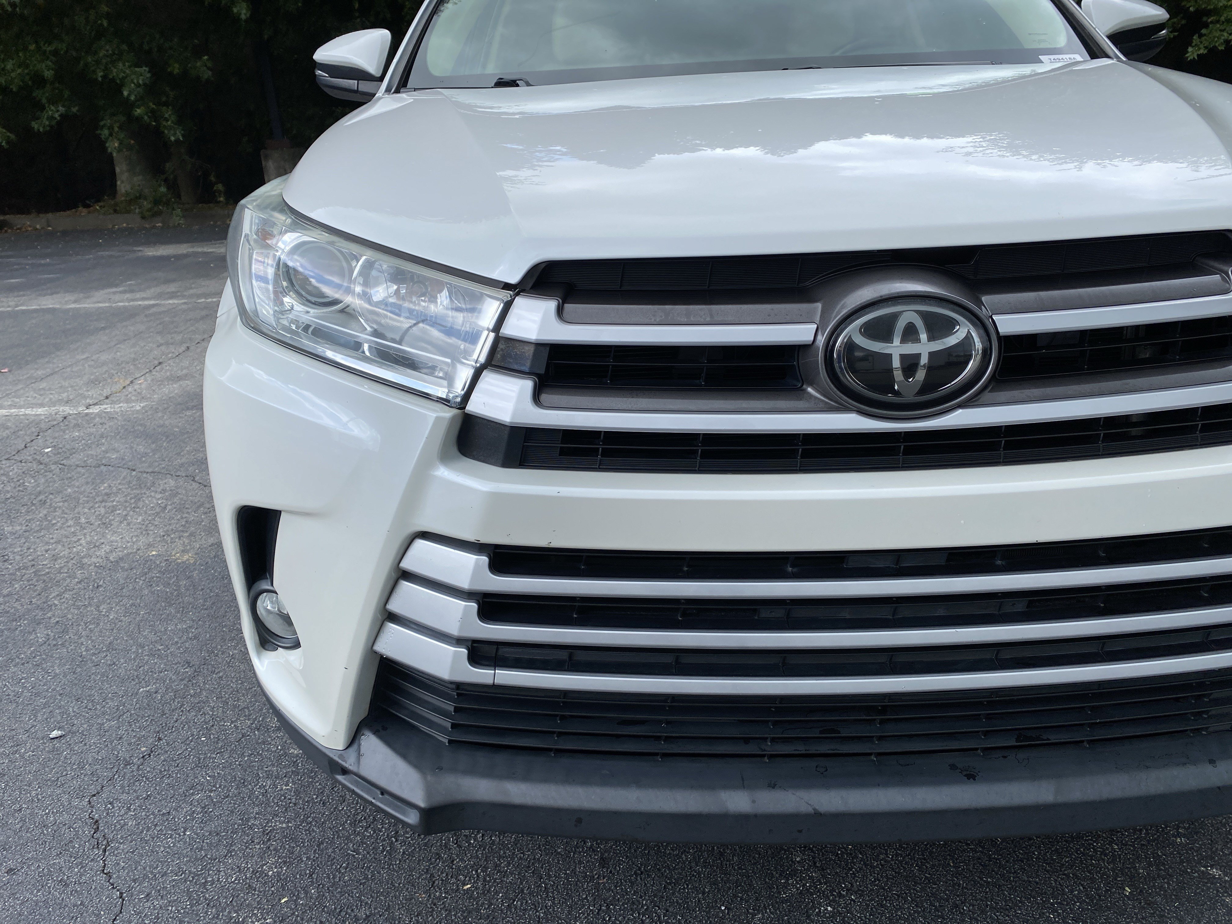 Used 2019 Toyota Highlander XLE FWD image 14