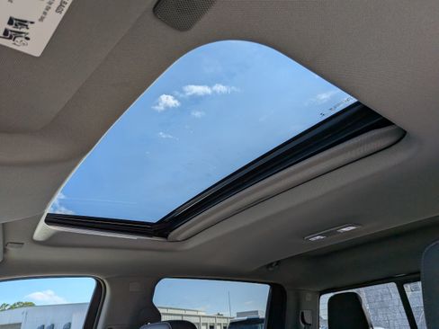 Used 2019 Chevrolet Silverado 1500 LTZ w/ LTZ Premium Package image 9