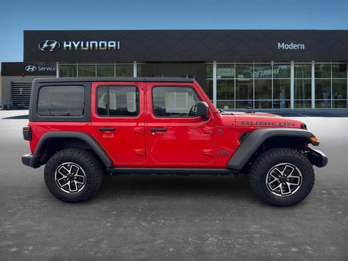 Used 2025 Jeep Wrangler Rubicon image 3