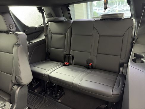 Used 2026 GMC Yukon Denali w/ LPO, Floor Liner Package AWD/4WD image 8