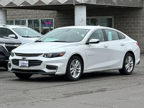Used 2017 Chevrolet Malibu LT image 8