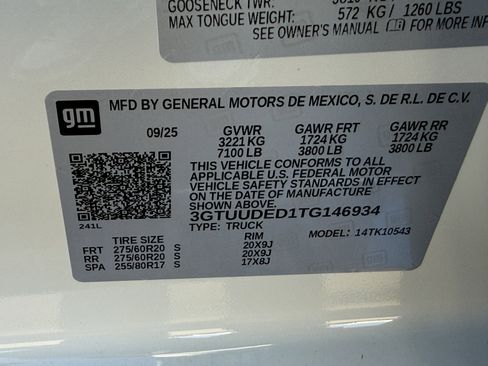 New 2026 GMC Sierra 1500 SLT image 18