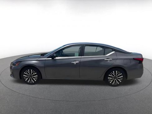 Used 2025 Nissan Altima 2.5 SV FWD image 8