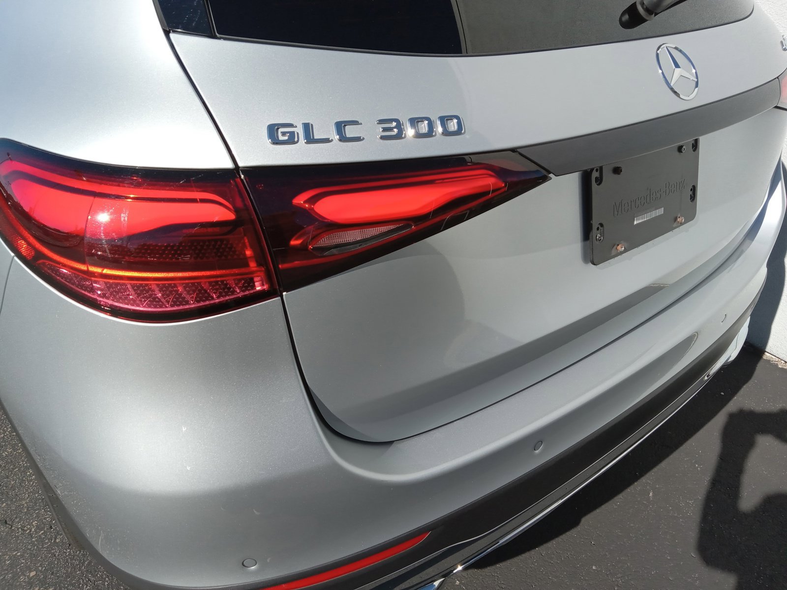 Used 2025 Mercedes-Benz GLC 300 4MATIC image 8