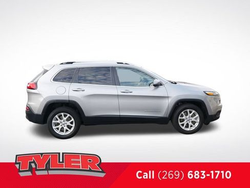 Used 2016 Jeep Cherokee Latitude FWD image 9