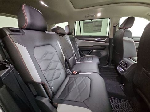 New 2026 Volkswagen Atlas Peak Edition AWD/4WD image 21
