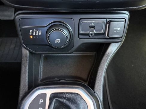 Used 2018 Jeep Renegade Latitude w/ Popular Equipment Group AWD/4WD image 24