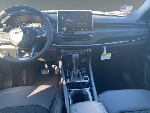 New 2026 Jeep Compass Latitude image 11