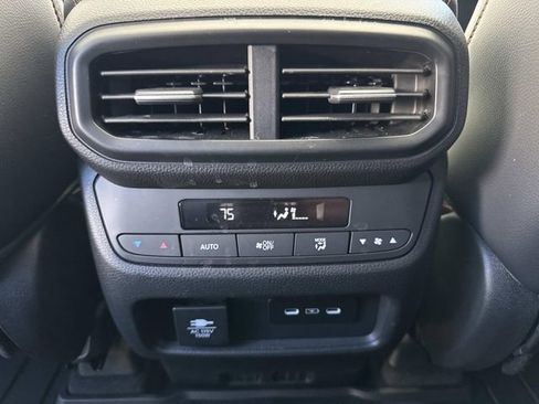 Used 2025 Honda Pilot TrailSport image 12