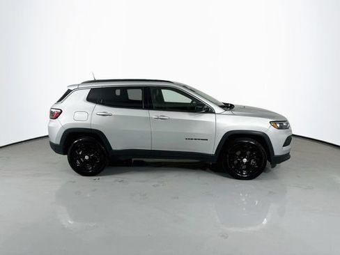 Used 2024 Jeep Compass Latitude AWD/4WD image 10