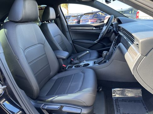 Used 2022 Volkswagen Passat 2.0T R-Line image 38