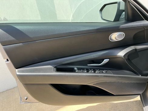 Used 2023 Hyundai Elantra SEL FWD image 13