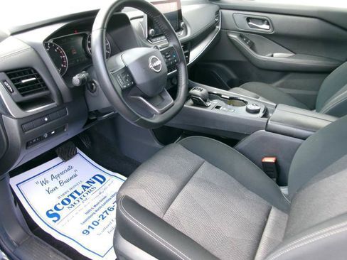Used 2025 Nissan Rogue SV AWD/4WD image 12