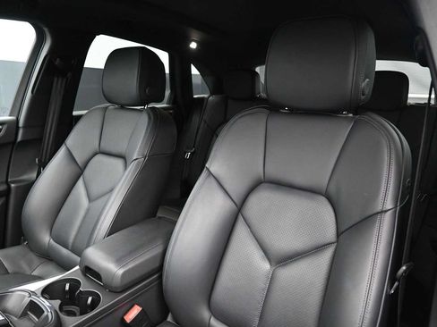 Certified 2023 Porsche Macan S AWD/4WD image 5