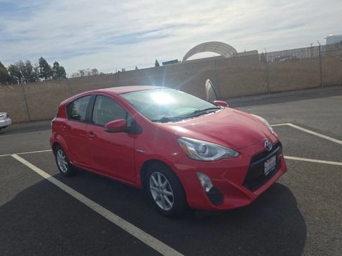 Used 2016 Toyota Prius C Three FWD image 2