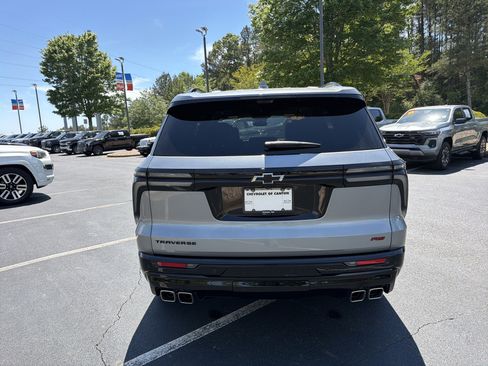 Used 2026 Chevrolet Traverse RS FWD image 6