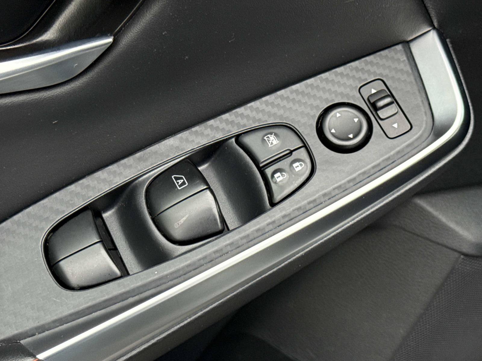 Used 2025 Nissan Sentra SR FWD image 22