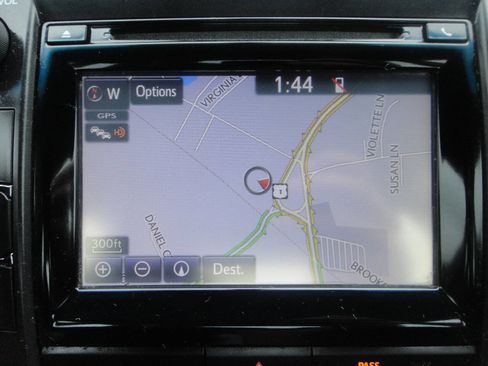 Used 2015 Toyota Camry XSE FWD image 10