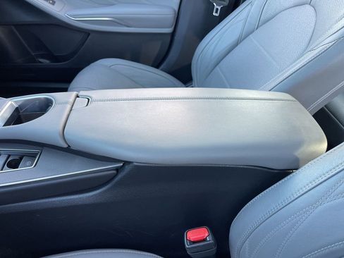 Used 2019 Toyota Avalon Limited image 14