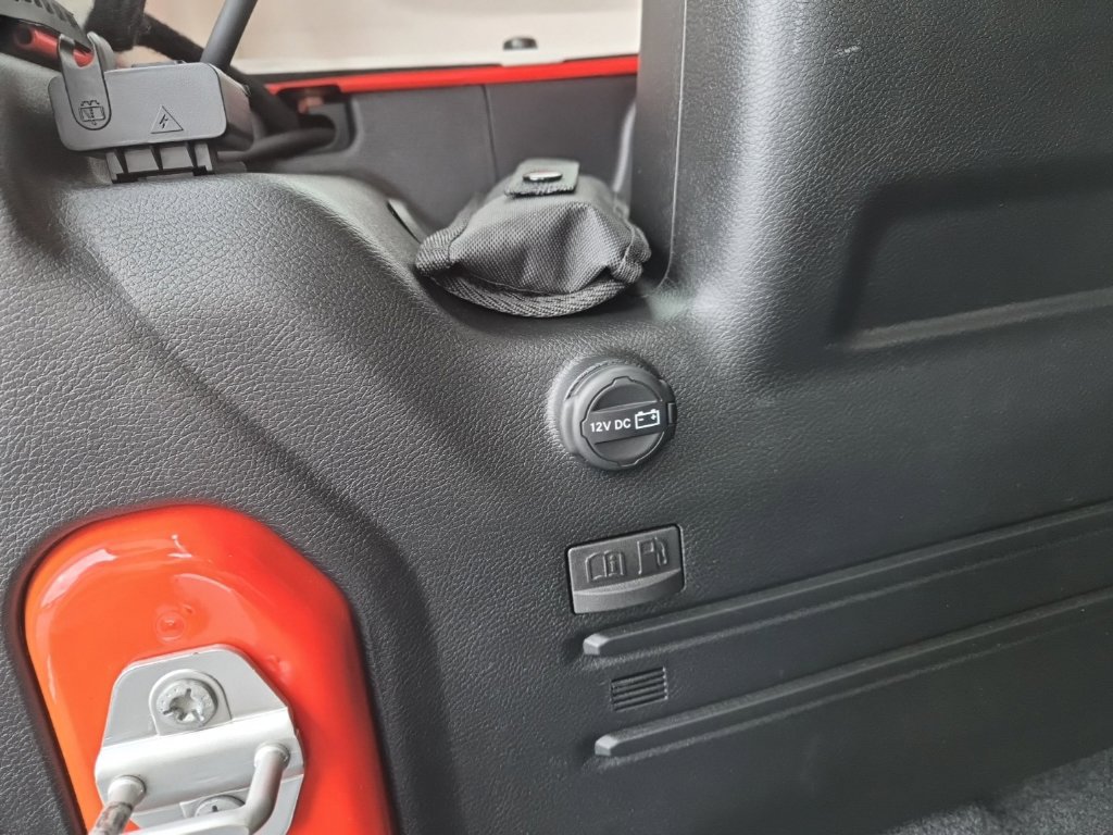 Used 2023 Jeep Wrangler Unlimited Rubicon 4xe AWD/4WD image 18