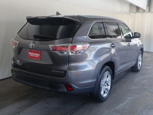 Used 2016 Toyota Highlander Limited image 25
