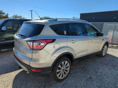 Used 2017 Ford Escape Titanium image 2