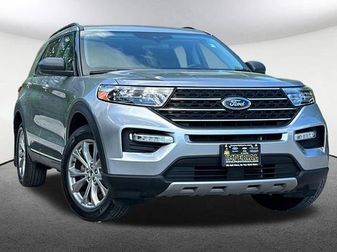 Used 2024 Ford Explorer XLT w/ Equipment Group 202A AWD/4WD image 2