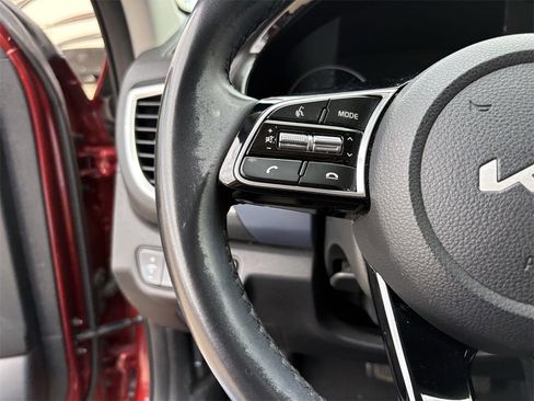 Certified 2022 Kia Seltos Nightfall Edition image 16