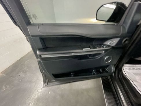 Used 2021 Ford Expedition XLT image 23