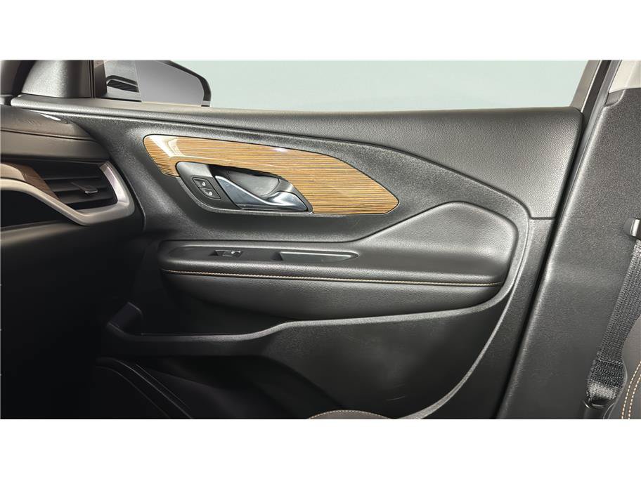 Used 2020 GMC Terrain SLE FWD image 29