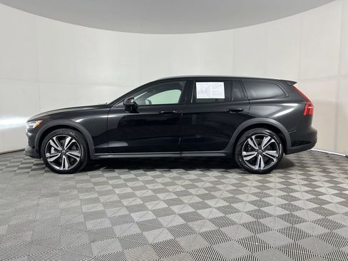 Certified 2025 Volvo V60 B5 Cross Country Plus image 7