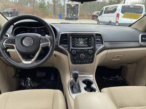 Used 2017 Jeep Grand Cherokee Laredo image 13