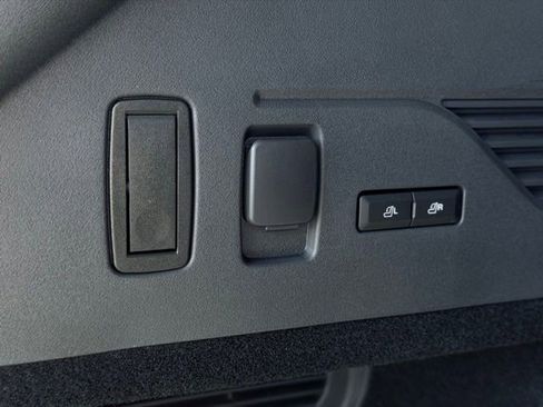 Certified 2025 Lincoln Nautilus Premier AWD/4WD image 11