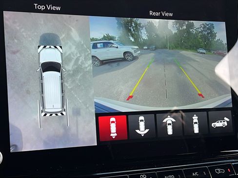 Used 2023 Jeep Grand Wagoneer Series III w/ Rear Seat Video Group 1 AWD/4WD image 17
