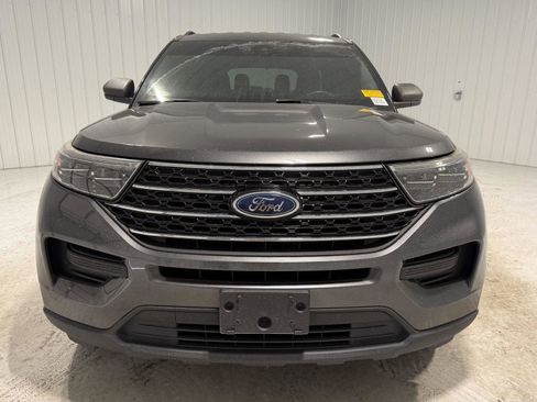 Used 2020 Ford Explorer XLT image 2