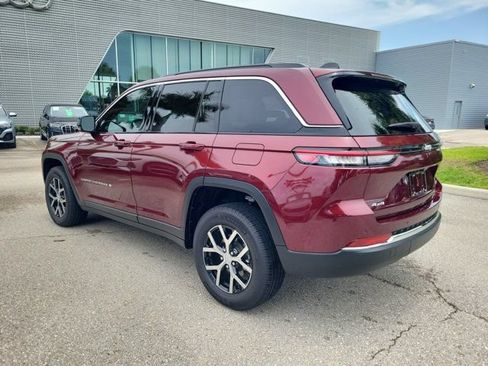 Used 2025 Jeep Grand Cherokee Limited AWD/4WD image 5