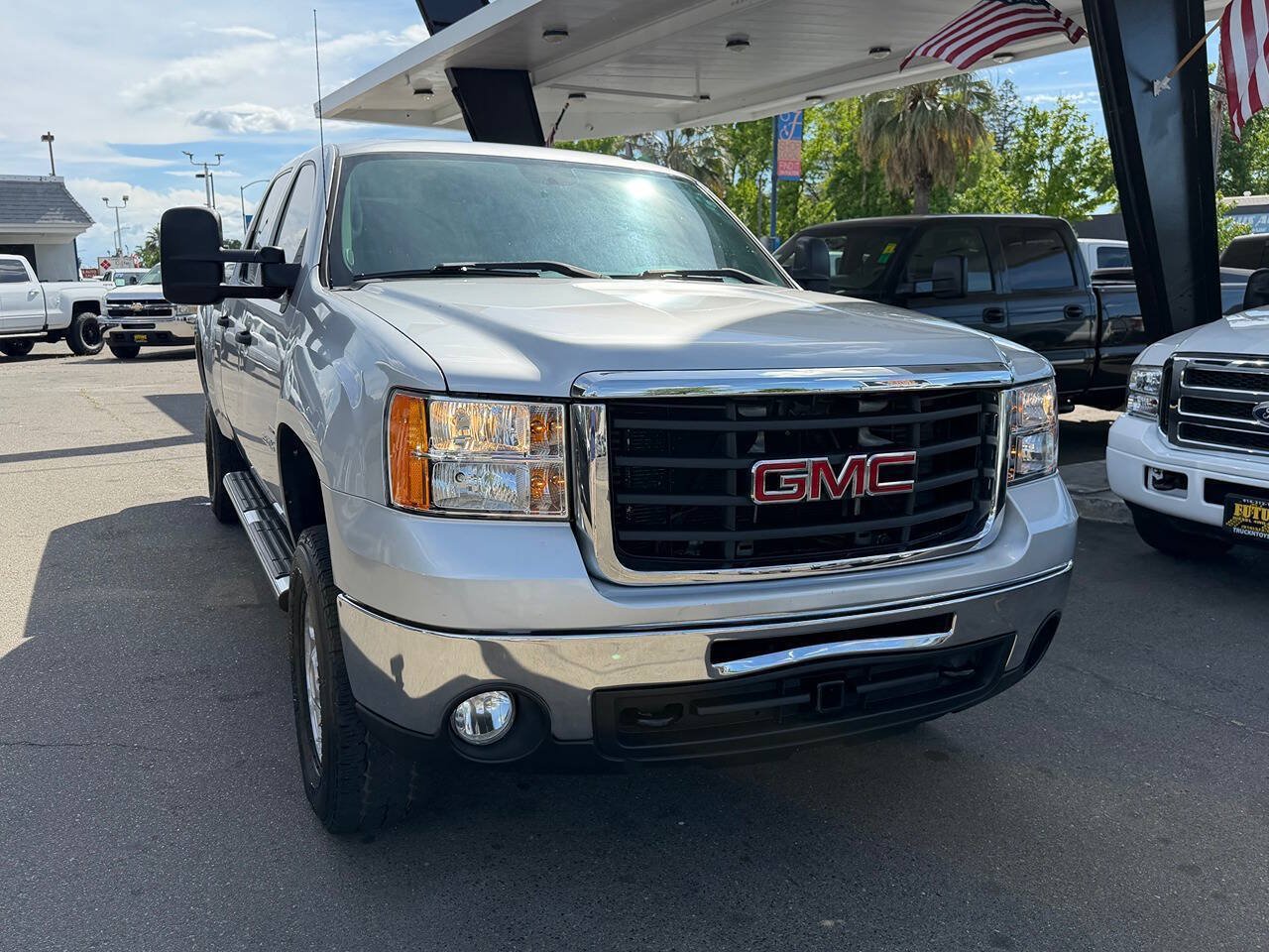 Used 2010 GMC Sierra 2500 SLE w/ Suspension Package, Off-Road AWD/4WD image 47