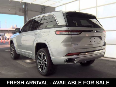 Used 2023 Jeep Grand Cherokee Overland AWD/4WD image 4