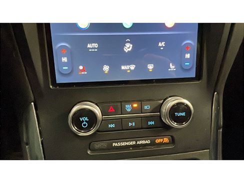 Used 2024 Ford Edge Titanium image 13