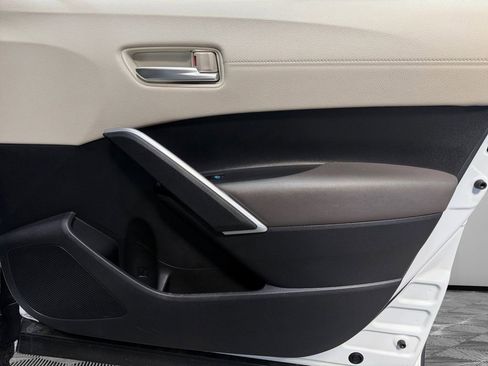 Used 2022 Toyota Corolla Cross XLE image 13