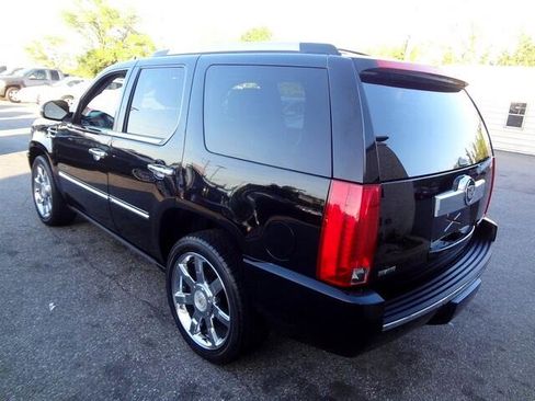 Used 2011 Cadillac Escalade Premium image 8