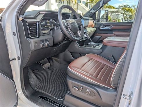 Used 2025 GMC Sierra 3500 Denali Ultimate image 11