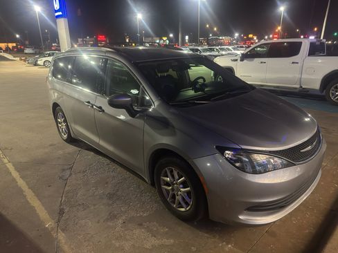 Used 2020 Chrysler Voyager Lxi image 1